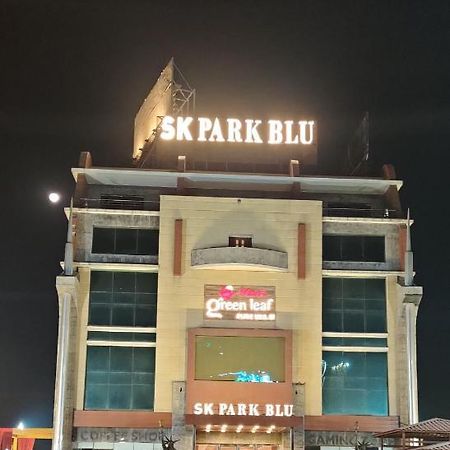 Sk Park Blu Hotel Sonipat Exterior foto