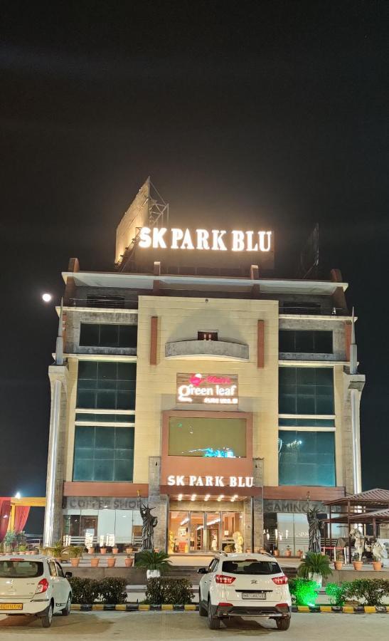 Sk Park Blu Hotel Sonipat Exterior foto