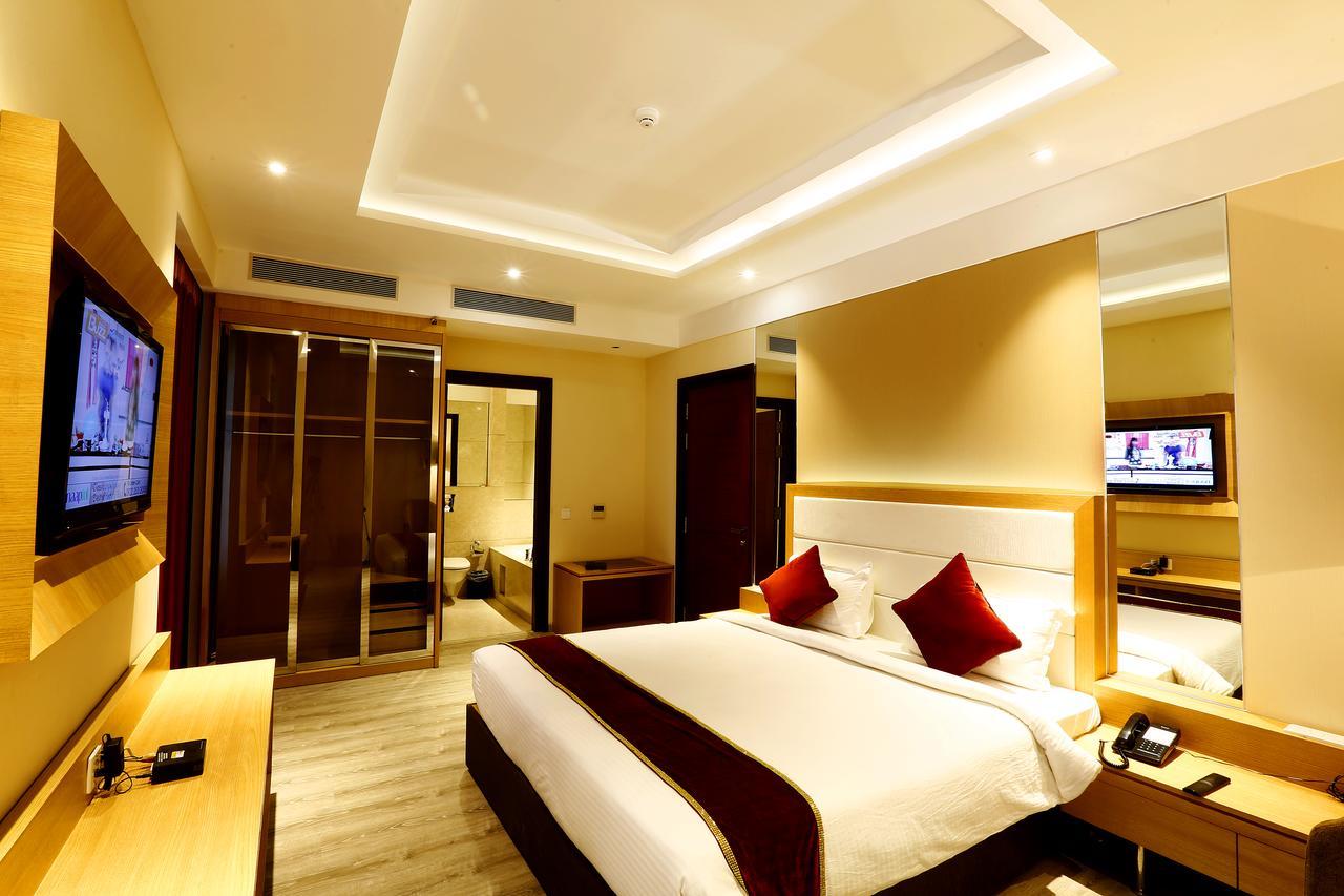Sk Park Blu Hotel Sonipat Exterior foto