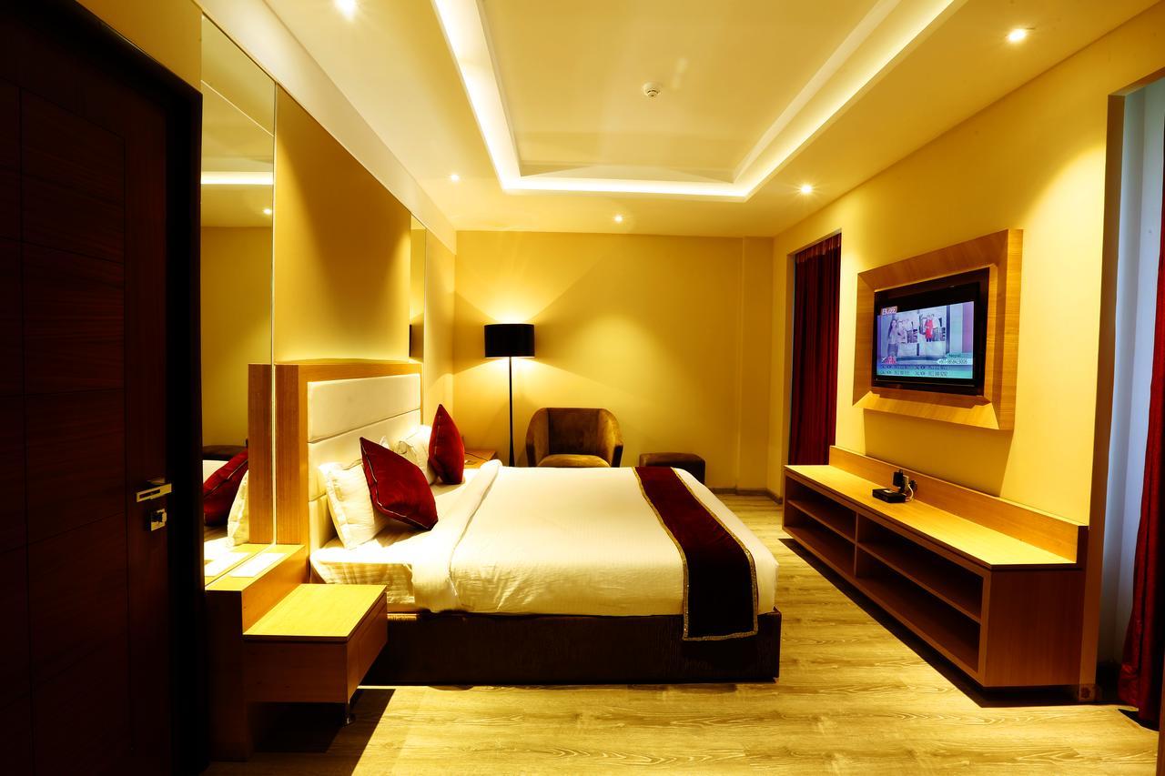 Sk Park Blu Hotel Sonipat Exterior foto