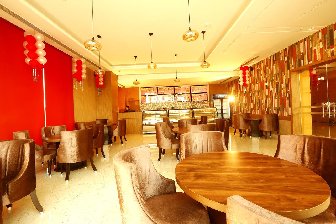 Sk Park Blu Hotel Sonipat Exterior foto