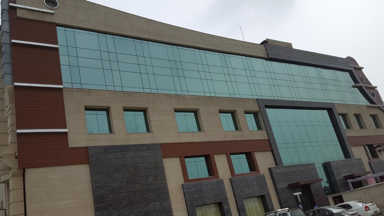 Sk Park Blu Hotel Sonipat Exterior foto